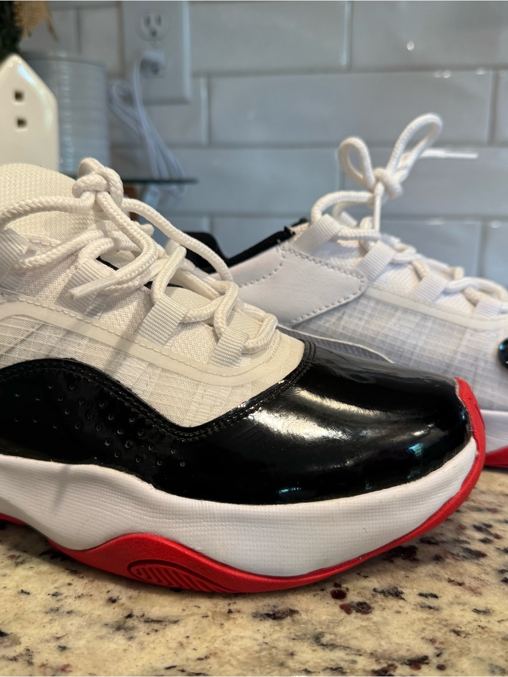 Nike Kids White, Black & Red Low-Top Sneakers